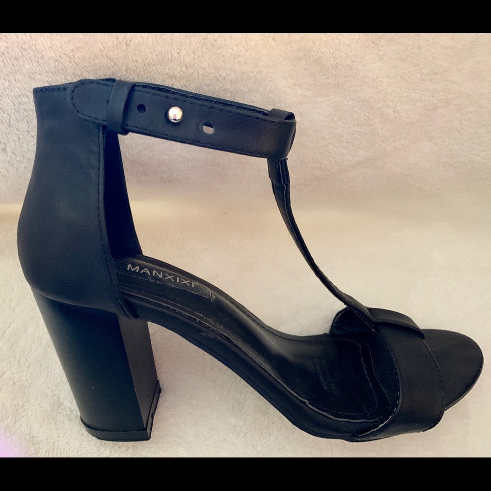🛍5/$25 Like new. Black strappy sandals! - Picture 3 of 6
